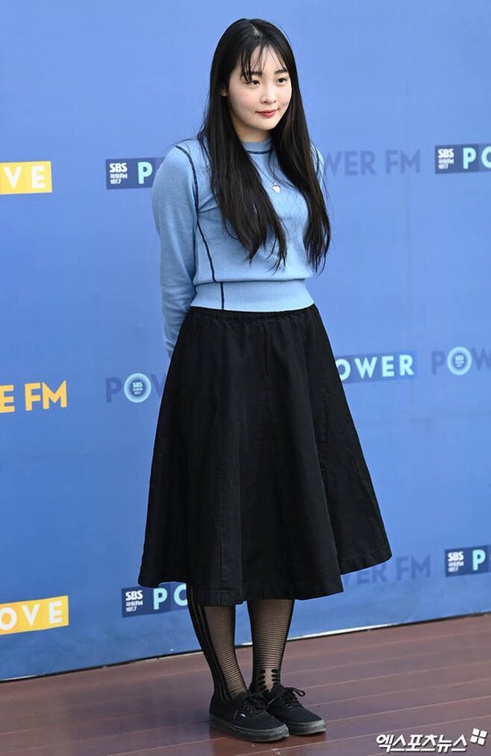 Actor Kim Min-ha recalled from the Pachinko casting behind-the-scenes to his first meeting with Lee Min-ho and boasted a pleasant gesture.On SBS Power FM Cinetown of Park Ha-sun (hereinafter referred to as Cinetown), which was broadcast on the 19th, Kim Min-ha, the main character of Apple TV + Pachinko, appeared as a guest.Kim Min-ha was nervous for the first time on the radio live show, so Park Ha-sun unravelled the mood, joking, You just have to stop cursing, youre not much.Asked if he felt popularity after Pachinko, Kim Min-ha said, I was surprised to hear from a friend in Canada in 20 years.I think I feel a lot like that. Kim Min-ha said, I have never thought of it as a complex since I was a child because no one talked about freckles or talked about them.Kim Min-ha had previously gathered the subject with an interview in English for Pachinko: Kim Min-ha said of her English study: It was so hard when I was young; I didnt want to do it and I cried all the time.I was so timid that I wanted to go to the bathroom even if I wanted to play the tang, and I did not want to go too much and I thought I would get hurt if I did not go. Kim Min-ha said he had seen the Pachinko Edition for as long as four months; Kim Min-ha said: I didnt even know that the audition was open at first.I did not have an agency or an agency, so I contacted the casting director, Do not you want to try?Kim Min-ha explained, At first, it took four months to take a video with a cell phone, call back, do a lot of interviews, and finally Chemistry Audition.When asked about Feelings when I saw the last Audition, Kim Min-ha said, Felings could be .I have seen a lot of Audition before, and Feelings said that after the end, there is no fuss and I did everything I could. As for actor Yoon Yo Jong, who has acted as an old man, I have never been in the field and have only greeted me while passing by.I was grateful that you had a lot of good words, saying, I just need to care about the step. If there is a similar aspect in character, I felt that there was a strong part with my teacher and me when I saw it as a Zen.As for Lee Min-ho, It was very big when I first started.When I was Chemistry Reading with Hansu and Sunja, I was amazed to receive Feelings who were overwhelmed as Hansu. Kim Min-ha, who was comfortable with Lee Min-ho and his brother and brother, said, In addition to Acting, he made personal stories easier, asked each others thoughts, and said, Do everything you want to do in the field.That was really solid, he said.Photo = DB
