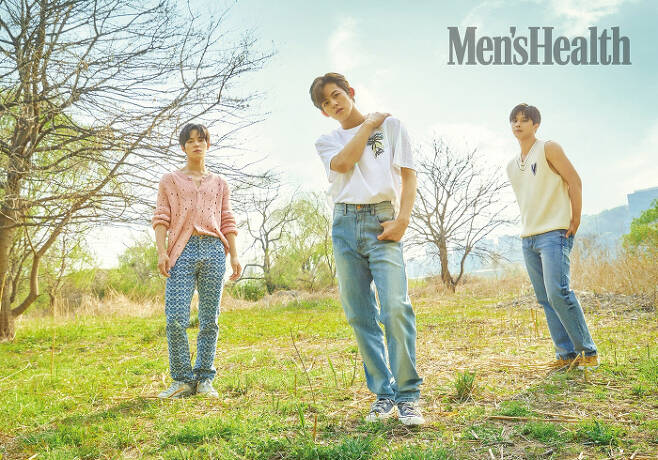 New boy group TAN members Hyon Jiu-ni and rejunction and Kangxi Empire have captured the freshness of spring.On the 21st, Magazine Mans Health Korea released some of the pictures of tan member Hyun Jyu-ni and rejunction and Kangxi Empire, which are attracting attention as a fourth generation idol.The three people in this pictorial, which was held under the theme One Fine Spring Day, expressed spring with three-color styling and visuals.Starting with the Hyun Jyu-ni, who showed off his boyhood with a fresh pink cardigan that matches well with spring, the rejunction boasted beauty with flowers that felt the spring, and Kangxi Empire attracted attention with a sporty atmosphere.Three people who resemble a fresh spring through the picture have completed a picture that was not seen in Mans Health.The three people told the Mans Health Interview about the difficult process before becoming an idol group, their debut testimony, their determination to come, and the episodes they remembered while preparing the debut song DU DU (two or two).Hyon Jiu-ni and rejunction and Kangxi Empire are members of tan (window line and Hyon Jiu-ni and rejunction and Sung Hyuk and Kangxi Empire and Taehoon and Jisung) which are emerging as new generation of 4th generation boy group, and they are members of the U.S. digital music media along with charting of domestic music site along with debut on March 10 It was introduced in Genius Korea.On the other hand, the Mans Health Korea April and May issue of Tan members Hyon Jiu-ni and rejunction and Kangxi Empire will be available at national on-line and offline bookstores on the 23rd.