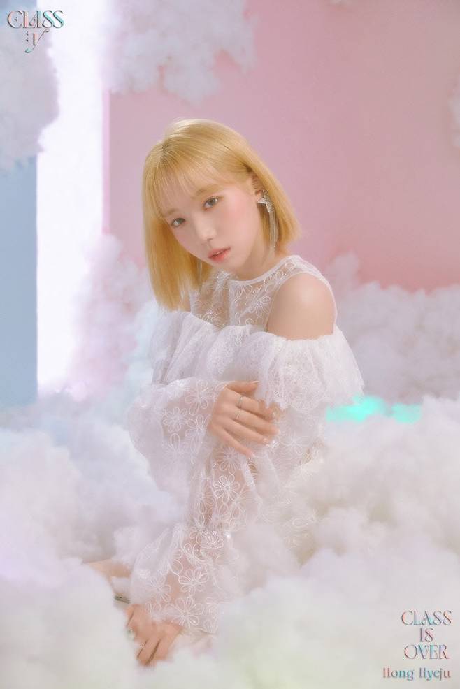 Management company M25 (MIO) posted CLASS:y Hong Hye-joos first mini-album Class Is Over (CLASS IS OVER) personal concept photo on the official SNS channel on the 23rd.In the photo, Hong Hye-joo boasted an elegant white silk dress with floral arms, star-shaped earrings, and a brilliant purity with a bright nail art.Hong Hye-joo is a member of the Seoul Performing Arts High Schools Practical Dance Department who was widely known for his dance at the time of his schooling, said M25.CLASS:y, which was created through Girl Group Survival After School, will be officially debuted on May 5.The main title song for the debut album is the Indian Bollywood dance song Shutdown (SHUT DOWN), which was performed by hit song maker Ryan Jeon.