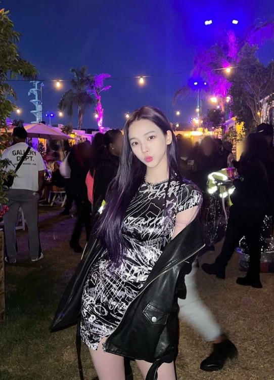 Karina has unveiled her selfie ahead of her arrival at Coachella.On April 24, photos of Karina were released through the official Instagram of Espa.The mood is enough to attract attention.Espa, who belongs to Karina, will be on stage at the main stage of the music festival Coachella in Coachella Valley, the desert area of ​​Indio, California, on April 24 (as of Korean time).