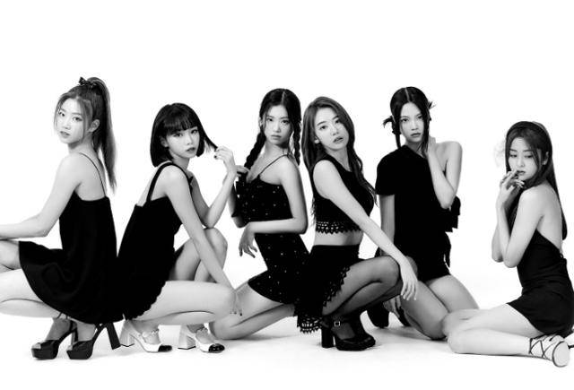 하이브와 쏘스뮤직의 합작 걸그룹 르세라핌(LE SSERAFIM)의 데뷔 앨범 트랙리스트가 베일을 벗었다. 쏘스뮤직 제공