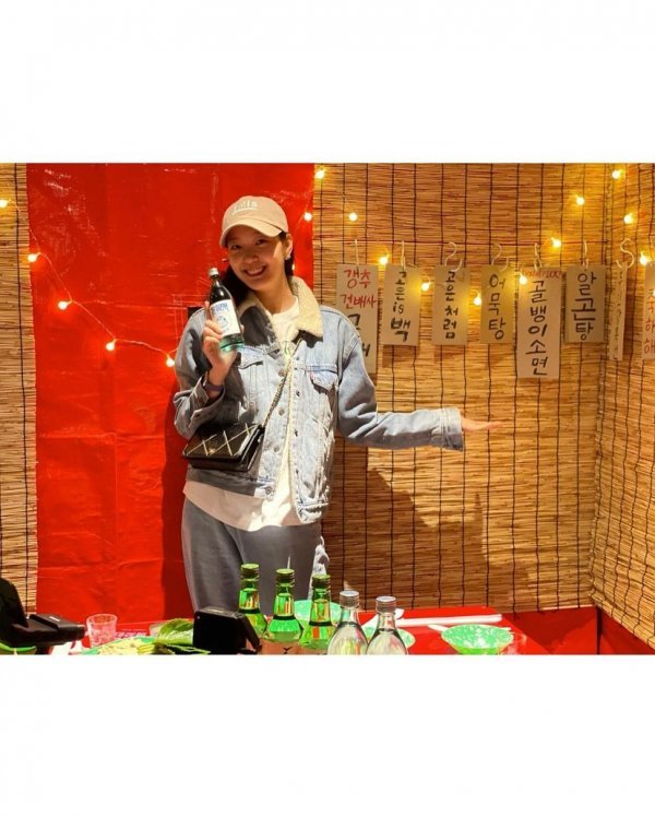 Kim Go-eun posted a short article and photo on his Instagram account on the 28th, Thank you for the BH impression.The photo shows a simple catcher prepared by his agency BH Entertainment for Kim Go-eun, which celebrated its 10th anniversary.Kim Go-eun in the photo smiles happily with a bottle of shochu that was asked to label in his name.I am conveying my heart to the staff of the agency who gave me a special event for the 10th anniversary which is meaningful to me.Kim Go-eun, who made his debut with the movie Eungyo in 2012 and became a star of Chungmuro Super Rising, is working more vigorously than ever as he made a connection with BH Entertainment in 2017.Recently, Tving original The Cells of Yumi season 2 is about to be released, and it will also appear in TVNs new drama Little Girls (director Kim Hee-won, the playwright Jeong Seo-gyeong).Kim Go-eun will continue his busy work in the second half of the year.