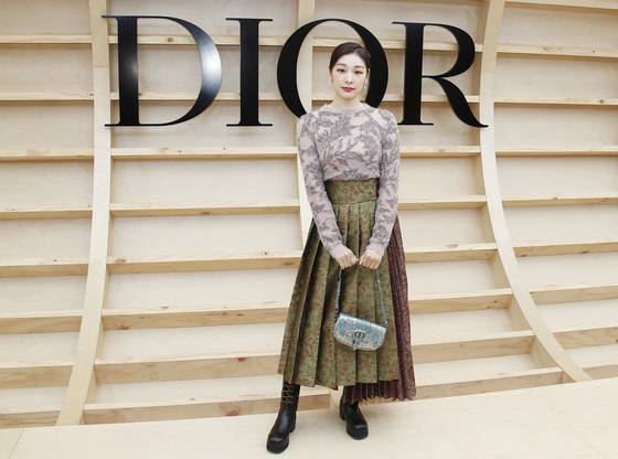 '피겨여왕' 김연아가 지난 4월 30일 오후 서울 서대문구 이화여자대학교에서 열린 ‘디올(DIOR) 한국 최초 2022 가을 여성 컬렉션’에서 포즈를 취하고 있다. /사진=뉴스1