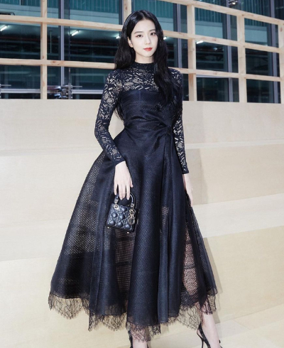 JiSoo posted a picture of herself wearing a black dress on her Instagram page on Sunday.This photo seems to be taken on the 30th of last month when Dior attended the 2022 Autumn Womens Collection held at Ewha Womans University in Shinchon-dong, Seodaemun-gu, Seoul.JiSoo is acting as Diors global ambassador for public relations (Ambersuther) in the photo, which shows off her overwhelming proportions and beauty in a black dress.Meanwhile, BLACKPINK, which belongs to JiSoo, is preparing for a comeback.