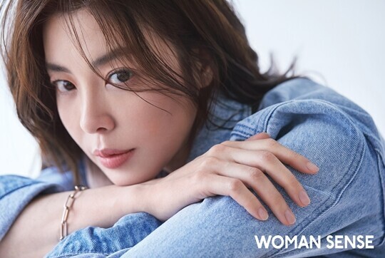 Actor Kim Gyu-ri showed off her refreshing sensation as she accessorised the monthly cover.Kim Gyu-ri, who plays in the JTBC drama Mothers Sams Club, has been released.Kim Gyu-ri in the photo impressed with the elegant digestion of denim look.Regarding the play of Lee Eun-pyo (played by Lee Yo-won) and Seo Jin-ha, a rival relationship, he said, I was deeply troubled to solve my mothers subtle nervous warfare. It is a single, but I built a character while thinking about my relationship with my mother.Meanwhile, Kim Gyu-ri is appearing on JTBCs Wednesday-Thursday evening drama Mothers Sams Club.