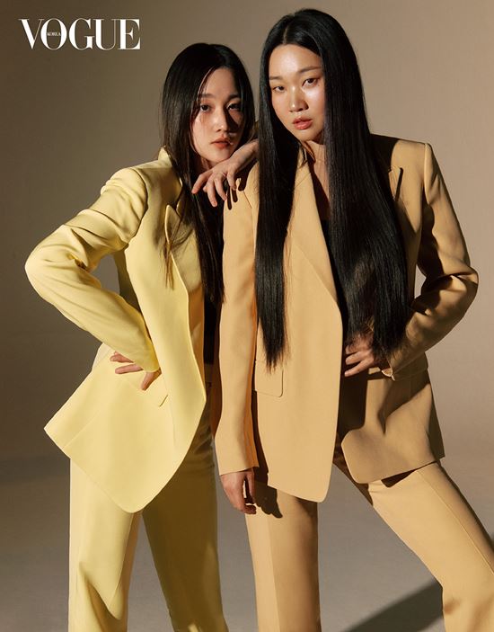 A new picture of Model and actor Jang Yoon-ju has been released.Jang Yoon-ju decorated the May issue of Vogue Korea, interview.In this photo, Jang Yoon-ju joined Jeon Jong-seo, who worked together in the Netflix original series, The House of Paper: A Common Economics Distribut 13 which will be released in June.In particular, Jang Yoon-ju attracted attention with its unique aura as a top model in the background of plant objects.In addition to the single cut, he also had an intense presence in two shots with his entire career.It reminds me of Nairobi and Tokyo in the House of Paper: District 13, which will be unveiled in June, and can heighten expectations for drama.As such, Jang Yoon-ju is a top model, and has been loved by the public by expanding the acting spectrum through various works including vigorous fashion activities.In addition, she has recently appeared as a music teacher in KBS2 entertainment program National Song Project - Baby Singer, and is showing her own musicality and authenticity.On the other hand, the pictures and videos of Jang Yoon-ju can be found on the official Instagram of Vogue Korea. The interview will be released in the May issue of Vogue Korea.Photo: Vogue Korea