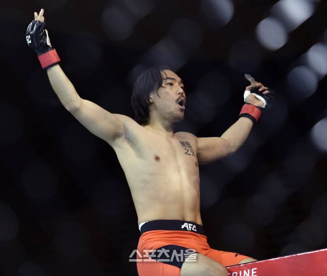 주동조가 박민제를 KO시킨 후 기뻐하고 있다. 이주상기자 rainbow@sportsseoul.com