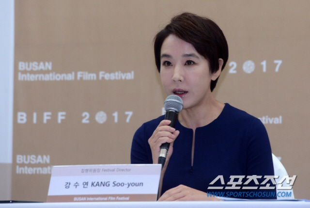 Kang Soo-yeon, who was transferred to the hospital with a sudden cardiac arrest, has been actively engaged in the activities until recently.Actor Kang Soo-yeon has confirmed the appearance of Netflix original SF movie Jung-yi and has finished shooting early.The film Jung-yi, directed by director Yeon Sang-ho, who directed Busan and Bando, is a film based on the 22nd century. It is a robot made by replicating the brain of a legendary mercenary.Kang Soo-yeon has been working with Seo Hyun, the head of the research institute studying brain cloning and artificial intelligence in the drama, and has been shooting with actors such as Kim Hyun-joo and Ryu Kyung-soo.Director Yeon Sang-ho is currently in the middle of the second half of Jung-yi and is about to be released through Netflix.Kang Soo-yeon stood in front of the camera eight years after the short film Juri (2013), directed by the executive chairman of the Busan International Film Festival.The main feature film was 11 years since Longing the Moonlight (2010), so the expectation of fans who had been waiting for his acting has been swollen.Kang Soo-yeon began his Acting at the age of three and stood as the representative female actor of Chungmuro at Child Actor.In 1987, he was the first Korean actress to win the Korea Actor Award for Best Female Actor at the Film Festival, one of the worlds top three Film Festivals.Kang Soo-yeon was also intense in the home room.He has a hit hit on SBS Woman Chunha and in 2015 he served as the executive chairman of the Busan International Film Festival and contributed to the development of the film industry.However, since the 2000s, the activities have been less active, and after retiring from the executive committee at the Busan International Film Festival in 2017, he did not shine his face in the official appearance.It is also true that the movie fans enthusiastic gaze continued when the news that Kang Soo-yeon was returning to his return film Jung-yi.I was also expecting to breathe with director Yeon Sang-ho. After the filming, Jung-yi was only about to be released.While waiting for the release of Jung-yi, news that Kang Soo-yeon is in critical condition was reported.According to the fire department, Kang Soo-yeon was reported to have fallen into cardiac arrest in Gangnam area, Seoul at about 5:40 pm on May 5.The complainant was known as a family member, and the police and the fire department responded jointly to the report, and Kang Soo-yeon is currently being transferred to a nearby hospital under CPR.He is being treated without consciousness.
