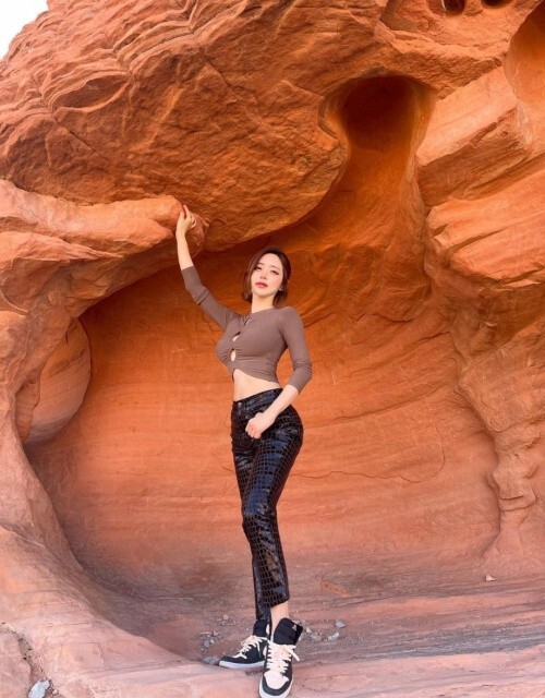 Actor Han Ye-seul has been at the center of controversy with the so-called Misconceptions certification shot.Han Ye-seul recently posted several photos on his SNS with an article entitled HIKING THROUGH WONDERs.Han Ye-seul in the public photo is having a good time looking for an antelope canyon in Arizona, United States of America with her 10-year-old boyfriend.But one photo became a problem: Han Ye-seul standing up between the canyons, proudly standing.In one community that saw this, Han Ye-seuls actions raised criticism, saying that they are misconceptions.Some have been controversial, pointing out that it is an act that undermines tourist attractions. The actual canyon entrance notice reads a warning saying, You should not climb a rock in a canyon.As the controversy erupted, Han Ye-seul deleted the photo.Heres Han Ye-seul The Unravel at Inner Circle:According to the 5-day coverage, Han Ye-seul is currently staying at United States of America with her boyfriend, and according to The Inner Circle, who knows the situation at the time, the two took pictures on the hiking course while on the Entellope Canyon tour and accompanied the guide at the time.It also claimed that if it was a prohibited act in that place, Han Ye-seul would not have done it because the couple were with the guide.In other words, it was only taken where it was possible to take a picture, and the guide did not stop the situation at the time.Han Ye-seul, who has traveled faithfully to the guidance of the guide who knows the local situation and rules well in the cold of public opinion, will be unfair.So what about the other celebrities?Han Ye-seuls certification shot was also summoned again by musician DJ Soda, who was recently deported from the plane and collected a big topic.He recently posted a photo on his SNS with an article promoting United States of America tour performances.In the photo, there is a picture of DJ Soda taking a pose in the background of the United States of America Las Vegas Canyon.It is difficult to put it on the same comparison line because it is different from where Han Ye-seul visited, but DJ Sodas pose, which is reaching up with one arm, seems more cautious.In fact, in this photo, whether intended or not, I am more interested in DJ Sodas volume-filled body than the exotic background.In fact, it is not known what other poses were taken at the time, but the important thing is photo disclosure.If you are an influential person, you should be careful about one picture posted on SNS.Han Ye-seul, DJ Soda Instagram