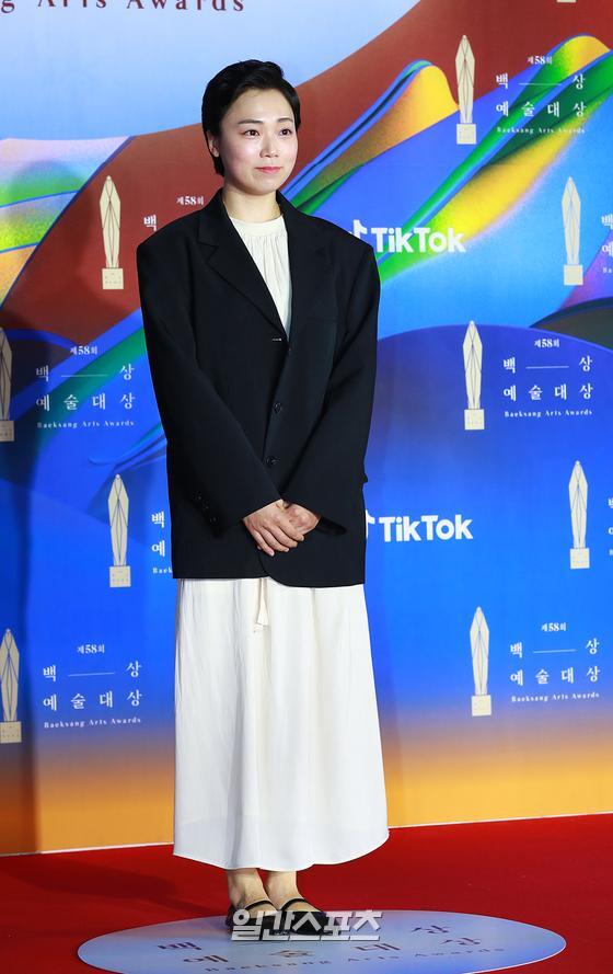 Actor Park Eun-kyung poses at the 58th Baeksang Arts Grand Prize red carpet event held at the Korea International Exhibition Center in Goyang Ilsan, Gyeonggi Province on the afternoon of the 6th.The Baeksang Arts Awards, the only comprehensive arts awards ceremony in Korea that includes TV, film and theater, will be held at the 4th Hall of the Korea International Exhibition Center in Goyang Ilsan from 7:45 pm on May 6.You can meet live on JTBC, JTBC2 and JTBC4. It will be broadcast live on TikTok.