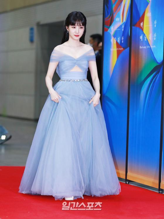 Actor Park Eun-bin poses at the 58th Baeksang Arts Grand Prize red carpet event held at the Korea International Exhibition Center in Goyang Ilsan, Gyeonggi Province on the afternoon of the 6th.The Baeksang Arts Awards, the only comprehensive arts awards ceremony in Korea that includes TV, film and theater, will be held at the 4th Hall of the Korea International Exhibition Center in Goyang Ilsan from 7:45 pm on May 6.You can meet live on JTBC, JTBC2 and JTBC4. It will be broadcast live on TikTok.