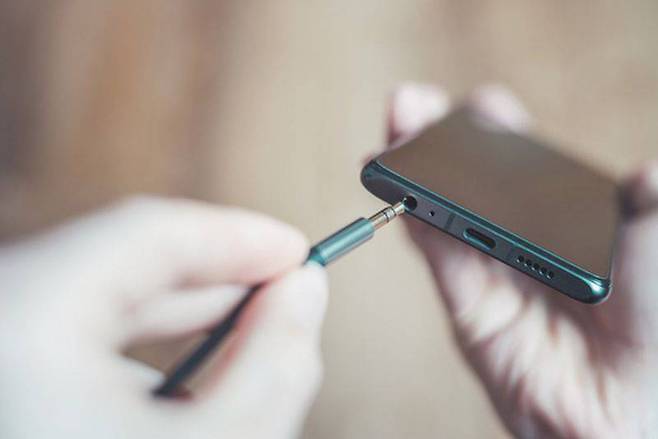 3.5mm 단자, 출처=셔터스톡