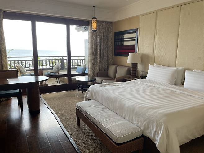 샹그릴라 보라카이 프리미어 씨뷰 룸. /사진= 강예신 여행+ 기자