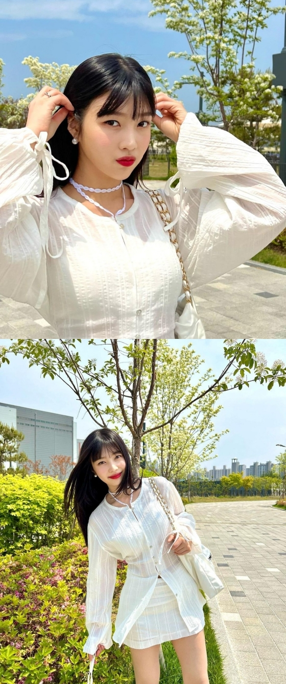 Joy posted several photos on his instagram on the afternoon of the 11th without any writing.In the open photo, Joy is dressed in all white costumes and reveals the streets. Joy has beautifully styled pure white styling from white see-through top and bottom to pearl earrings and white bags.Here, I gave a refreshing smile and a point with RED lip, which doubled Joys unique bright charm.Meanwhile, Joy is in public devotion to singer Crush and is currently working as a fixed MC for SBS TV Animal Farm.