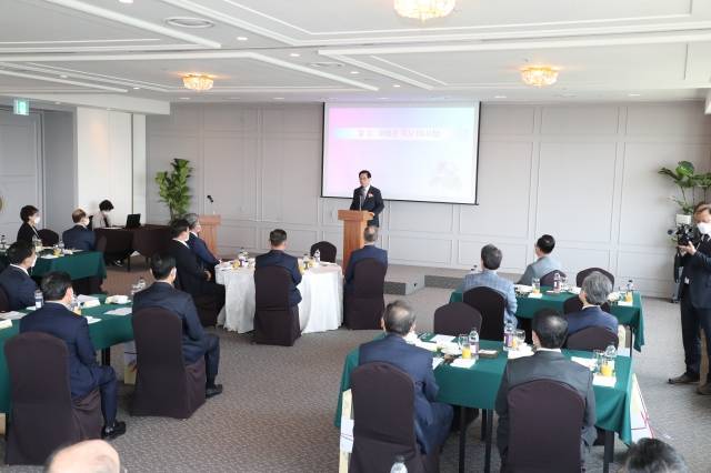 이 목사가 평양심장병원 건립과 관련해 사업계획을 설명하고 있다. 여의도순복음교회 제공