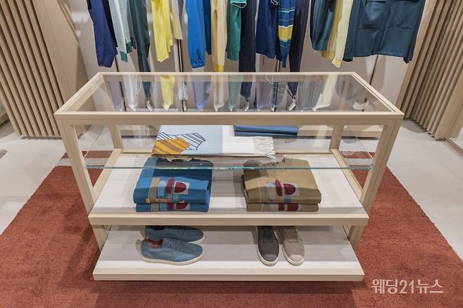 사진 : 로로피아나, 신세계 백화점 센텀시티점 매장 (사진제공 : 로로피아나)