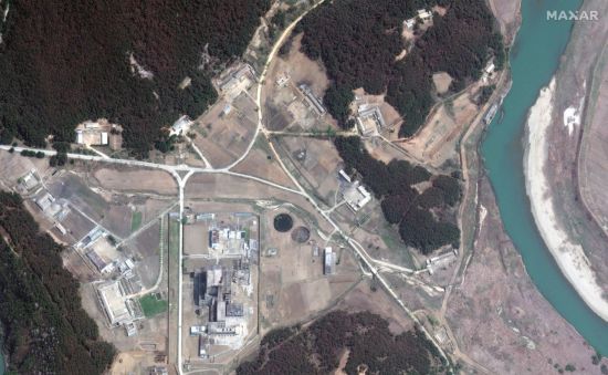상업위성업체 맥사는 4월20일 촬영된 사진을 근거로 북한 영변 핵단지에서 50㎿급 원자로 건설 작업이 재개된 정황이 있다고 밝혔다. [이미지출처=로이터연합뉴스]