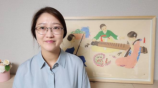 '한밤중 개미 요정'으로 일본의 권위있는 아동문학상인 산케이 아동출판문화상 번역 작품상을 수상한 동양화가 신선미 작가. /창비