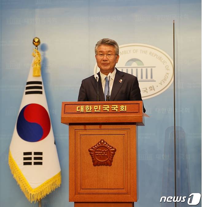 김회재 더불어민주당 의원이 16일 국회 소통관에서 기자회견을 열고 회견문을 낭독하고 있다.(김회재 의원실 제공)2022.5.16/뉴스1