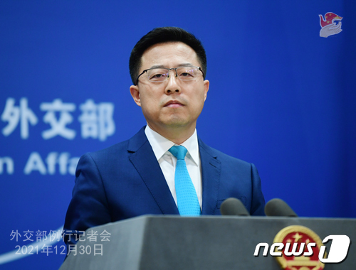 자오리젠 중국 외교부 대변인이 30일 정례 브리핑에서 발언하고 있다. © News1 강민경 기자