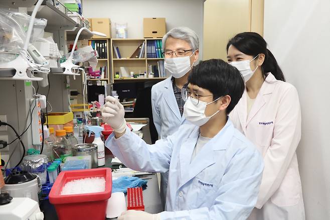 면역치료 융합연구단이 NK세포치료제 관련 연구를 수행하고 있다.[한국생명공학연구원 제공]