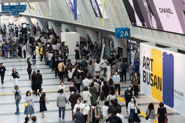 지난 12~15일 벡스코에서 열린 아트부산에 10만명 이상의 관람객이 방문했다. 주최측은 760억원의 총 매출을 달성했다고 발표했다. /사진제공=아트부산