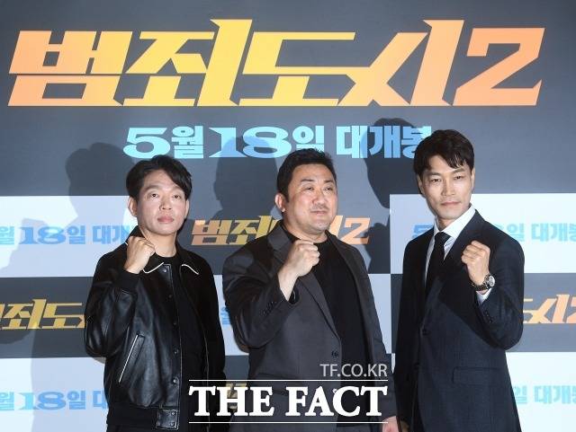 배우 박지환 마동석 최귀화(왼쪽부터)가 11일 오후 서울 강남구 메가박스 코엑스에서 열린 '범죄도시2' 언론배급 시사회 및 기자간담회에 참석해 포즈를 취하고 있다. /이동률 기자