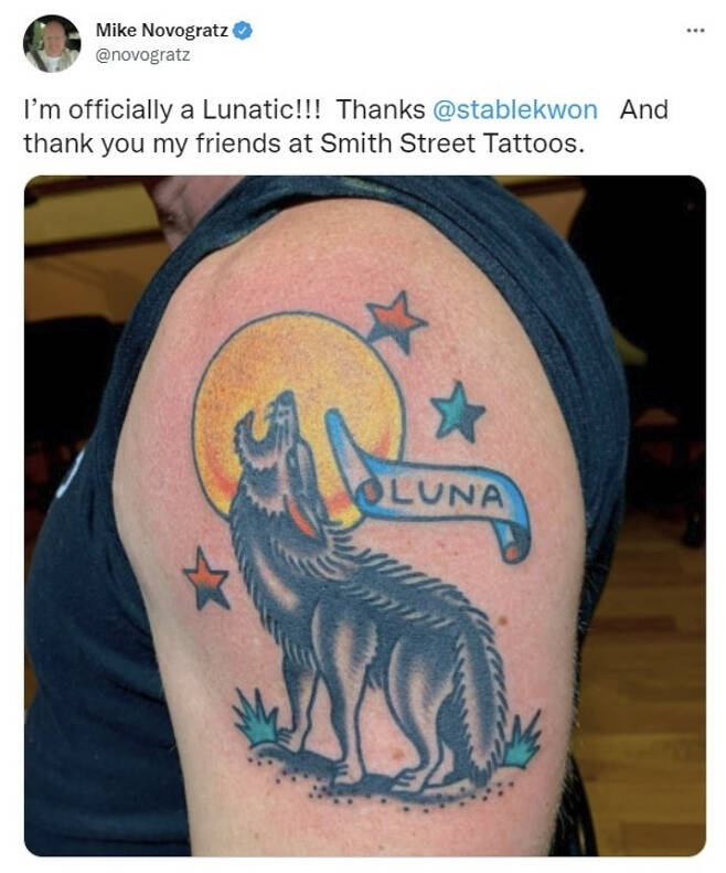 지난 1월 마이크 노보그라츠 갤럭시 디지털 최고경영자가 '루나 문신'을 한 모습을 공개했다. @stablekwon은 권도형 테라폼랩스의 트위터 계정으로 "고맙다"는 인사를 남기기도 했다. /사진=마이크 노보그라츠 트위터 갈무리