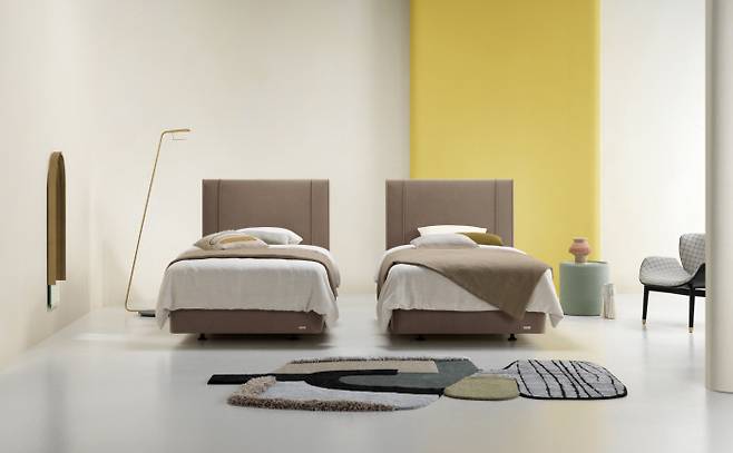 에이스 신제품 모르페오-Ⅱ는 차분한 모카브라운 색상을 사용해 어떤 공간에서도 포근한 침실 분위기를 만든다.