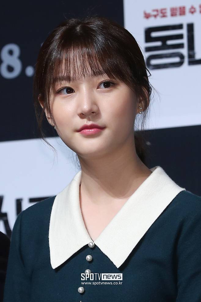 The passenger was found to be a non-Celebrity woman during the Drunk driving accident of actor Kim Sae-ron (22).On the 19th, YTN reported that police confirmed that one woman was in the car together in addition to Kim Sae-ron at the time of the accident.Kim Sae-ron was suspected of wanting to hide his passenger while escaping after a Drunk driving accident.In particular, some Celebritys such as Kim Bo-ra, who posted photos on SNS the previous day, were identified as companions, and male Celebritys and others spread.In the case of Kim Bo-ra, he posted the article I am? On SNS and made it clear that he was not a passenger.The woman who was with Kim Sae-ron is said to be a 20-year-old A, not a person involved in Celebritys or entertainment industry aspiring, but a general public. Police are also planning to investigate the accident against the passenger A.In particular, Kim Sae-ron is considering whether he can apply the charges of drunken driving as he was driving the wheel after drinking, taking all the processes together until the accident, and riding in the car at the time of the accident.Kim Sae-ron was arrested on charges of violating the Road Traffic Act (Drunk driving) after an accident involving a Transformer and a roadside tree several times near the intersection of Hakdong in Gangnam-gu, Seoul at 8 a.m. on the 18th.In particular, Kim Sae-ron was caught by a Police who was reported to have been reported by a citizen who said, There is a vehicle that is driving and stumbles without stopping the vehicle after the accident.In addition, Kim Sae-ron damaged the Transformer in this accident, and the supply of electricity to nearby roads and crosswalks was cut off, and the road to work was paralyzed, and dozens of nearby shopping malls were damaged.Electricity supply resumed about four hours after the emergency restoration work.Kim Sae-ron is deeply reflecting on his mistakes, said Gold Medalist, a member of his agency. I sincerely apologize to many people who have suffered damage and inconveniences caused by accidents and all those who are trying to recover damaged public facilities.Kim Sae-ron was scheduled to appear in her next film, including Netflixs original The Hunting Dogs and SBSs new drama Trolly, but a red light was on in her activity.