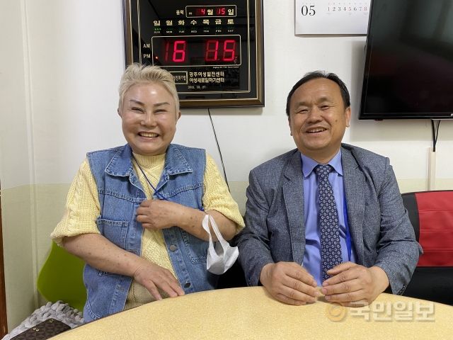 광주고려인마을교회 이천영(오른쪽) 목사와 광주고려인마을 신조야 대표. 20년 가까이 재한 고려인들을 지원해오고 있다.