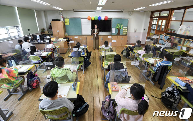 서울 광진구의 한 초등학교 교실 모습. 2022.5.2/뉴스1DB
