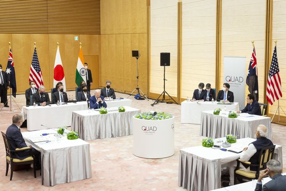 24일 오전 일본 도쿄의 총리관저에서 쿼드 정상회의가 열리고 있다. [EPA=연합뉴스]