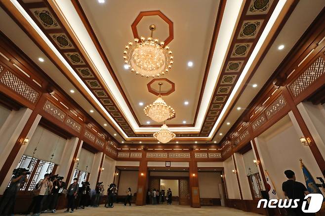 25일 오후 서울 종로구 청와대 본관 충무실이 언론에 공개되고 있다.  2022.5.25/뉴스1 © News1 황기선 기자