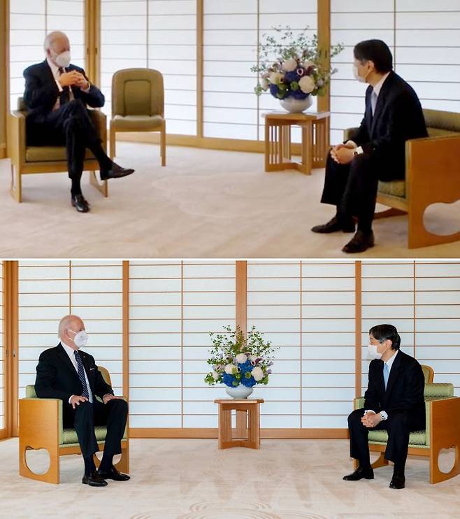 미국 바이든 대통령과 일본 나루히토 일왕이 23일 도쿄 고쿄에서 만나 환담을 했다. 백악관이 트위터를 통해 공개한 모습에서 바이든 대통령은 다리를 꼬고 있지만(위) 일본 언론에 공개된 모습에서는 두 사람 모두 정자세를 취하고 있다. /바이든 대통령 트위터, 로이터 연합뉴스