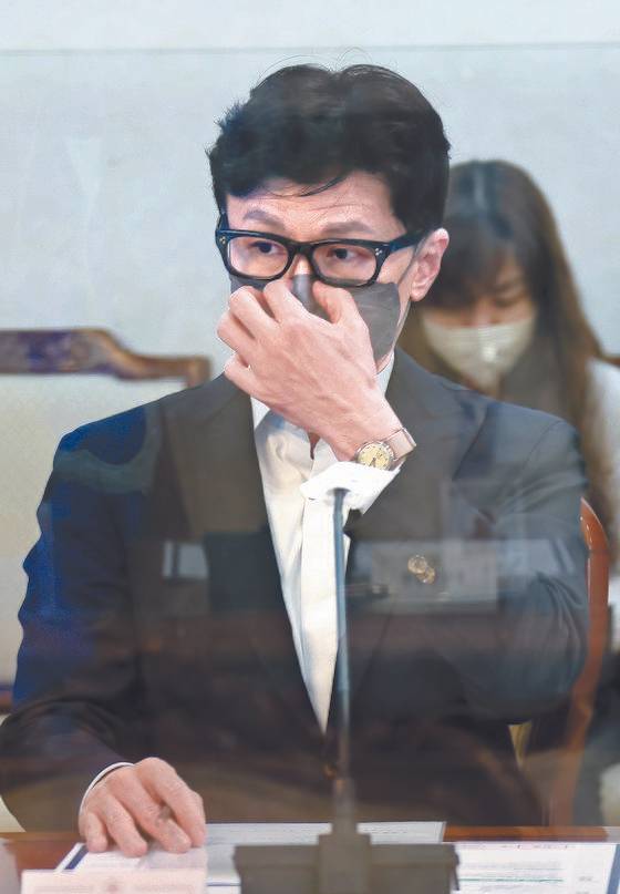 한동훈 법무부 장관이 24일 정부서울청사에서 열린 규제혁신장관회의에 참석했다. [연합뉴스]