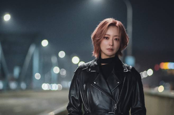MBC 금토드라마 '내일'에서 구련 역을 맡은 배우 김희선. MBC 제공