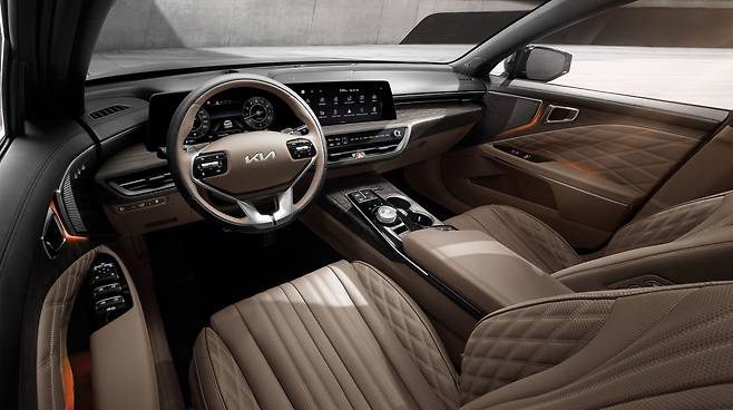 기아의 2023년형 'K8' 내부 모습./기아 제공