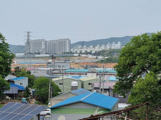 19일 인천 서구 용길동 사월마을회관에서 바라본 마을 전경. 편광현 기자
