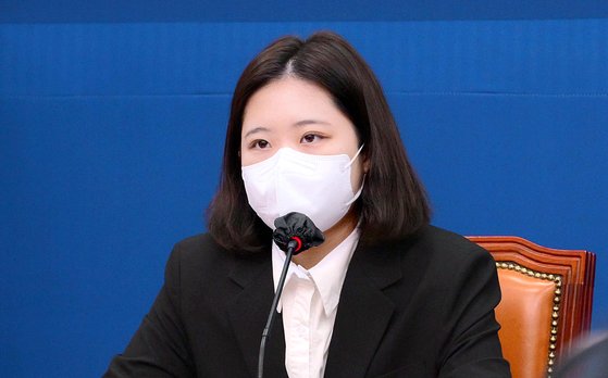 지난 4월 지방선거 출마지원단회의에서 발언하는 박지현 더불어민주당 공동비대위원장. 연합뉴스