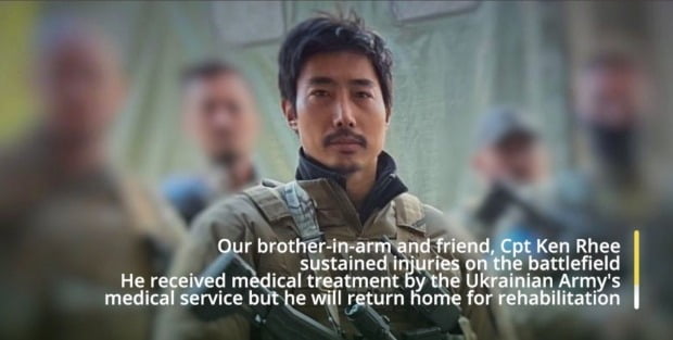 우크라이나의 외국인 의용병 부대인 '국토방위군 국제여단'에 참여해온 이근 전 해군특수전전단(UDT/SEAL) 대위가 27일 오전 귀국한다. 국제여단은 지난 19일(현지시간) 트위터를 통해 "우리의 친구 '켄 리'(이씨의 영어이름)가 전장에서 부상했다"며 "우크라이나군 의료기관에서 치료를 받았으나 재활을 위해 귀가할 것"이라고 전했다. /사진=연합뉴스
