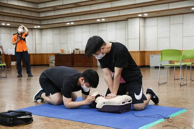 대구소방안전본부는 지난 26일 일반인 심폐소생술 경연대회를 개최했다. (대구시 제공) 2022.05.27