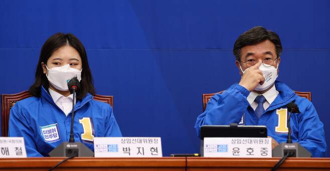 박지현(왼쪽), 윤호중 더불어민주당 상임선대위원장. /뉴스1