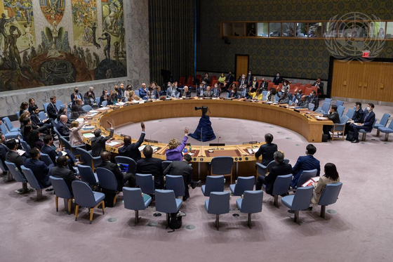 Members of the United Nations Security Council vote on a resolution to tighten sanctions on North Korea Thursday at the UN headquarters in New York. [UN]
