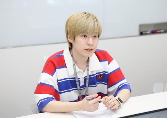 김성현 스마일게이트AI 연구원이 지난달 경기 성남시 스마일게이트 본사에서 한국일보와의 인터뷰에서 '혐오 발언 판별기'에 대해 설명하고 있다. 스마일게이트 제공