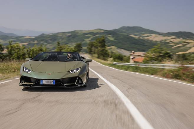 람보르기니 우라칸 에보 스파이더.