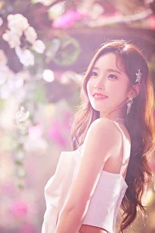 신인가수 화연이 데뷔곡 ‘꽃핀다’로 데뷔했다. 사진=포고엔터테인먼트