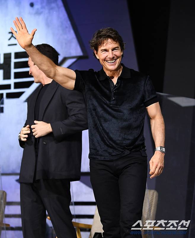 영화 '탑건: 매버릭' 프레스 컨퍼런스가 20일 서울 송파구 잠실동 롯데호텔월드 크리스탈볼룸에서 열렸다. 배우 톰 크루즈가 포토타임을 갖고 있다. 잠실동=박재만 기자 pjm@sportschosun.com/2022.06.20/