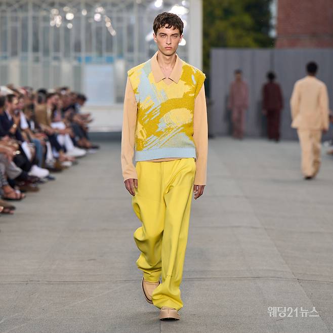 사진 : 제냐, 2023 봄 여름 컬렉션. SS23 패션쇼 <BORN IN OASI ZEGNA> Credits: 아티스틱 디렉터, 알레산드로 사르토리