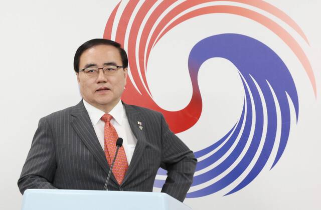 김성한 국가안보실장이 22일 서울 용산 대통령실 청사에서 윤석열 대통령의 북대서양조약기구(NATO) 정상회의 참석과 관련한 브리핑을 하고 있다. 연합뉴스